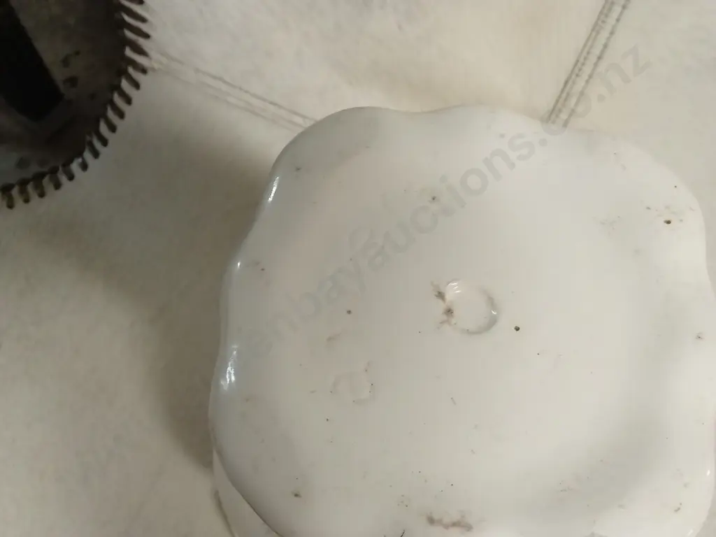 VINTAGE ARNEL'S PORCELAIN PITCHER AND WASH BASIN Image 1++