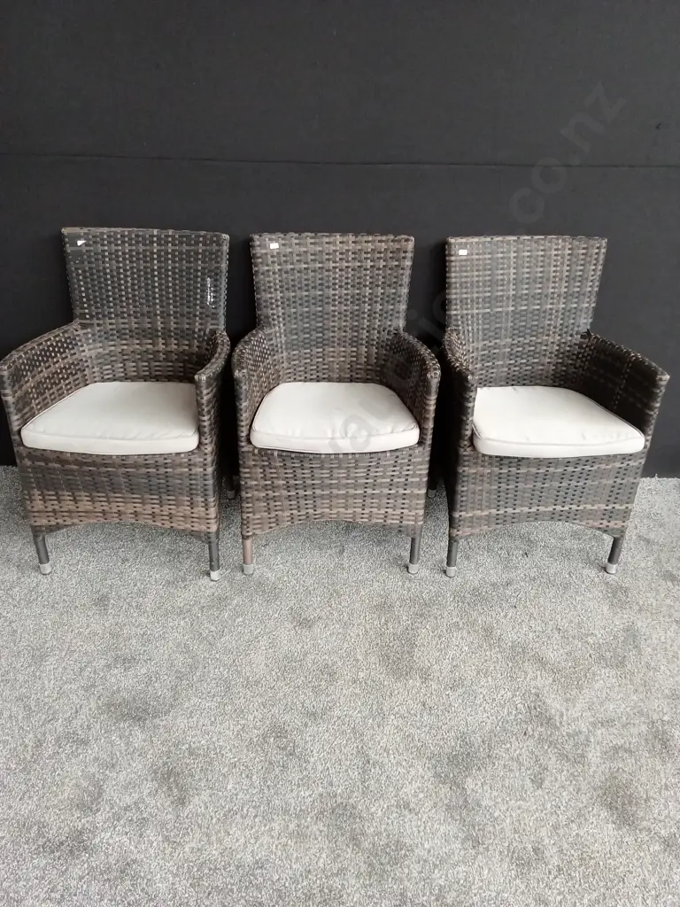 AMALIFI OUTDDOR TABLE AND 6 CUSHIONED CHAIRS TABLE 75CM H X 1M W X 2.1 M L Image 1++