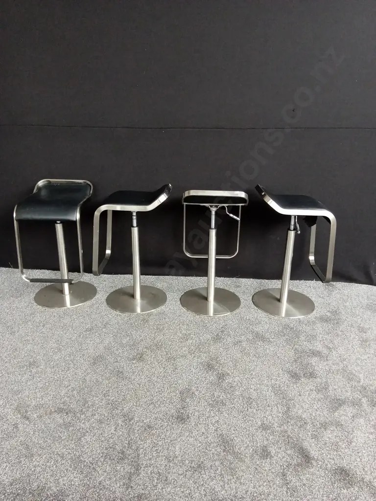 ADJUSTABLE BLACK BAR STOOLS X 4 Image 1++