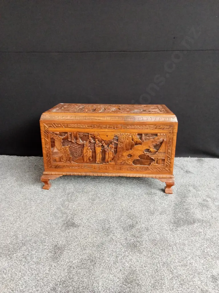 CAMPHOR DECORATIVE WOODEN CHEST Image 1++