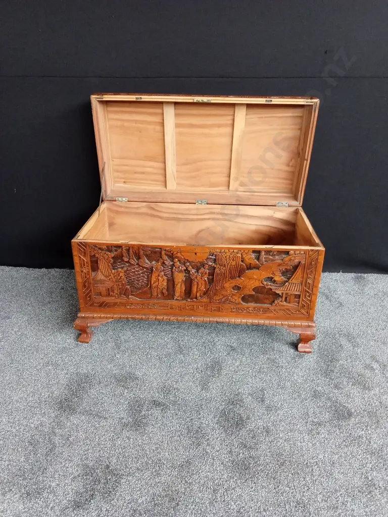 CAMPHOR DECORATIVE WOODEN CHEST Image 1++