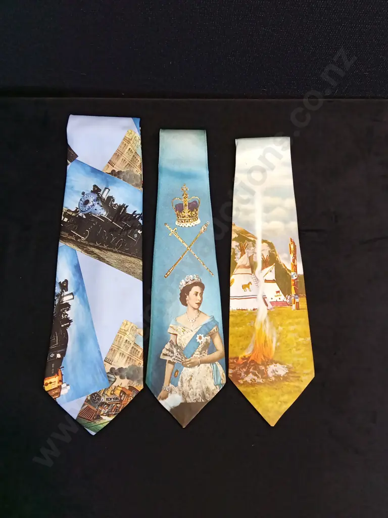 OVER 30 VINTAGE AND ASSORTED TIES PLUS 4 SCARVES Image 1++