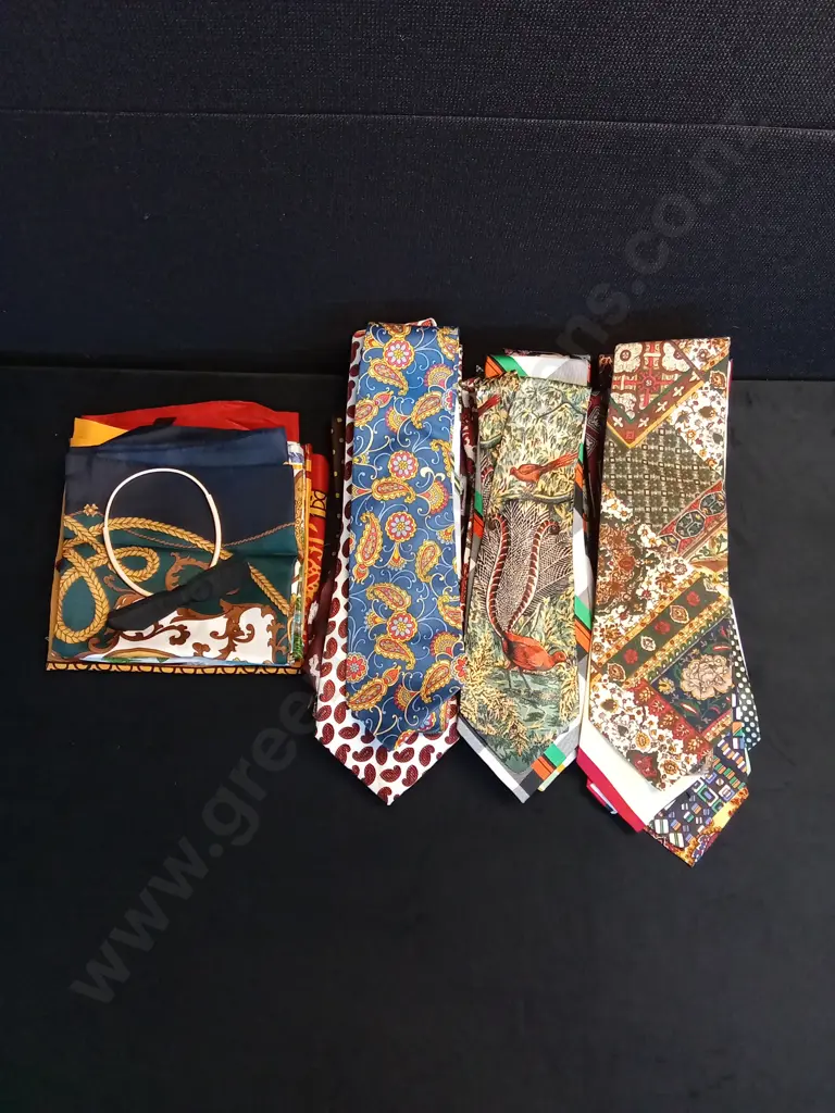 OVER 30 VINTAGE AND ASSORTED TIES PLUS 4 SCARVES Image 1++