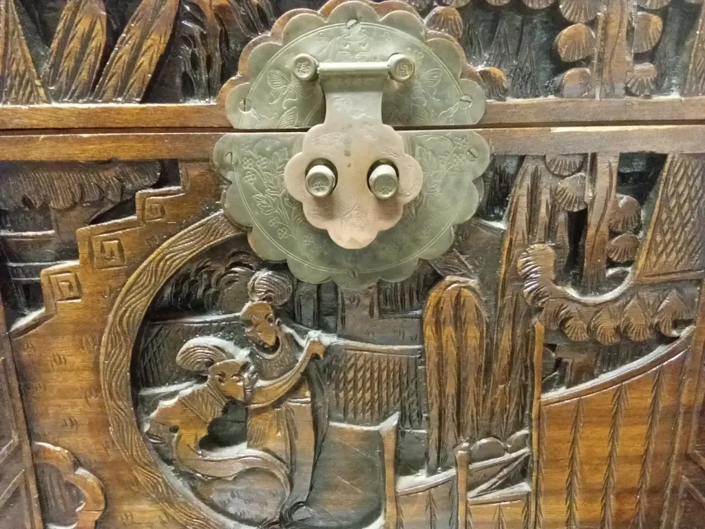 CARVED CAMPHOR WOOD CHEST Image 1++