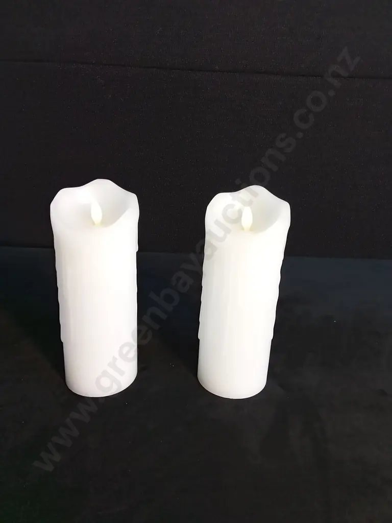 LED CANDLES X 2 WORKING Image 1++