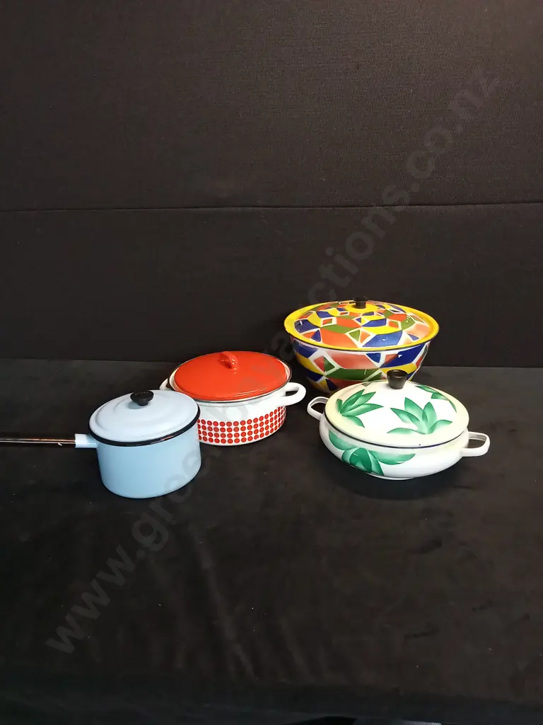 ASSORTED RETRO KITCHENWARE Image 1++