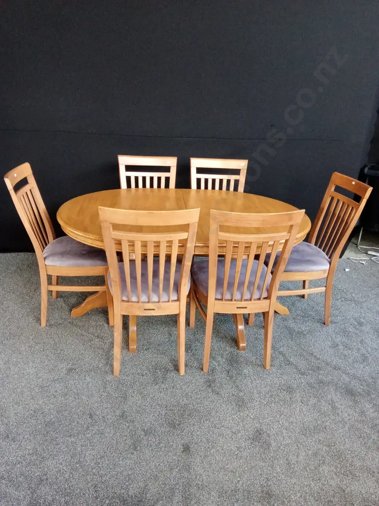 DINING TABLE - EXPANDABLE AND 6 CUSHIONED SEATED CHAIRS Image 1++