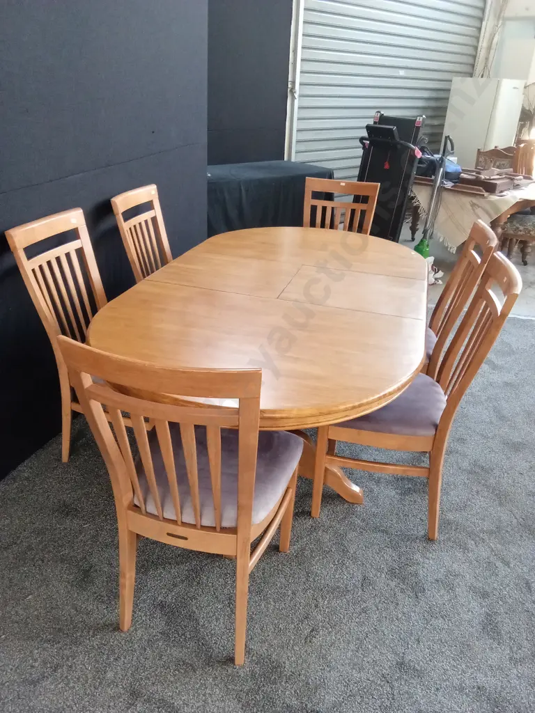 DINING TABLE - EXPANDABLE AND 6 CUSHIONED SEATED CHAIRS Image 1++