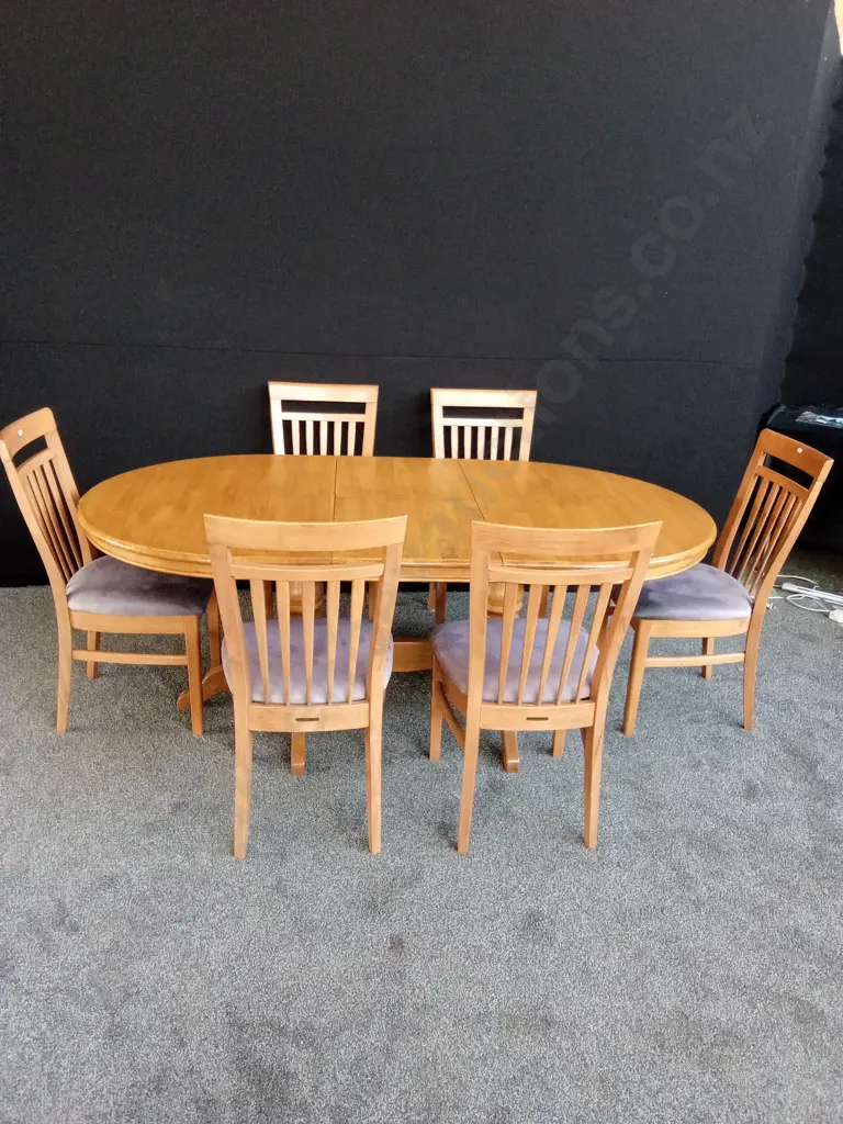 DINING TABLE - EXPANDABLE AND 6 CUSHIONED SEATED CHAIRS Image 1++