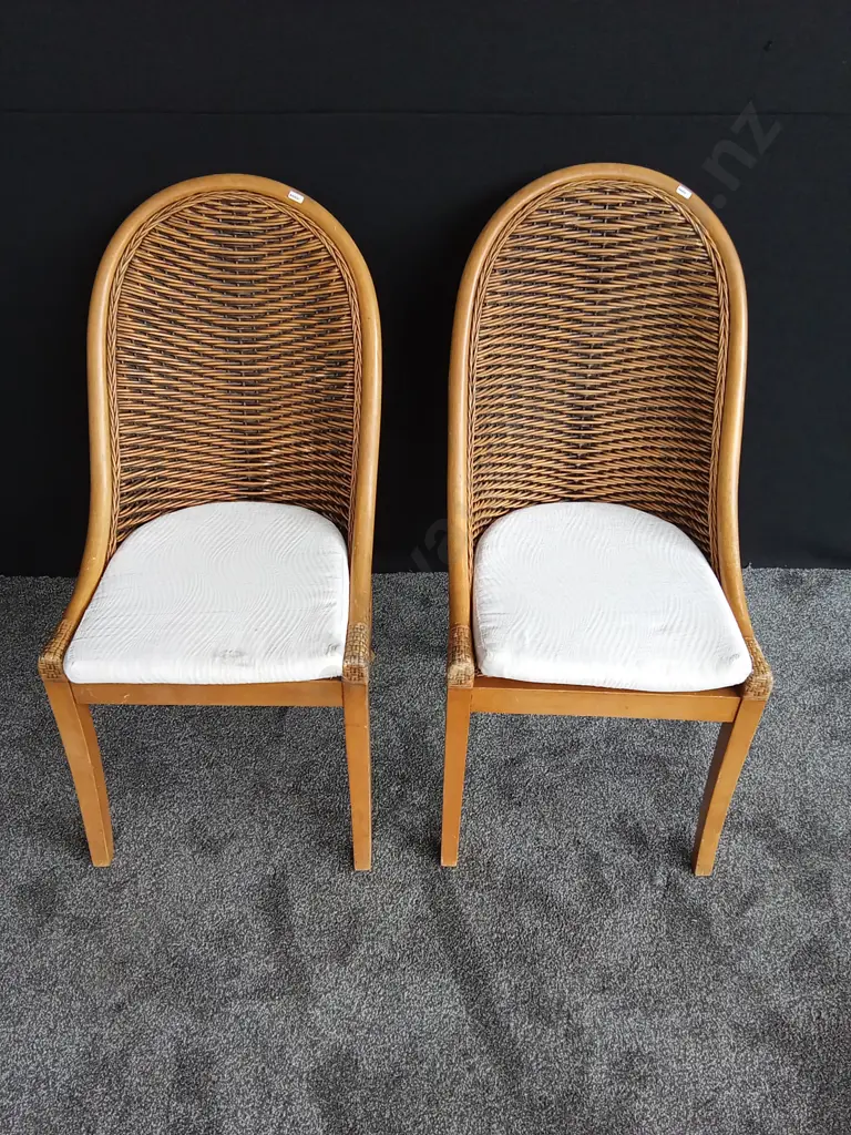 BAMBOO AND CANE TABLE AND CHAIRS SET Image 1++