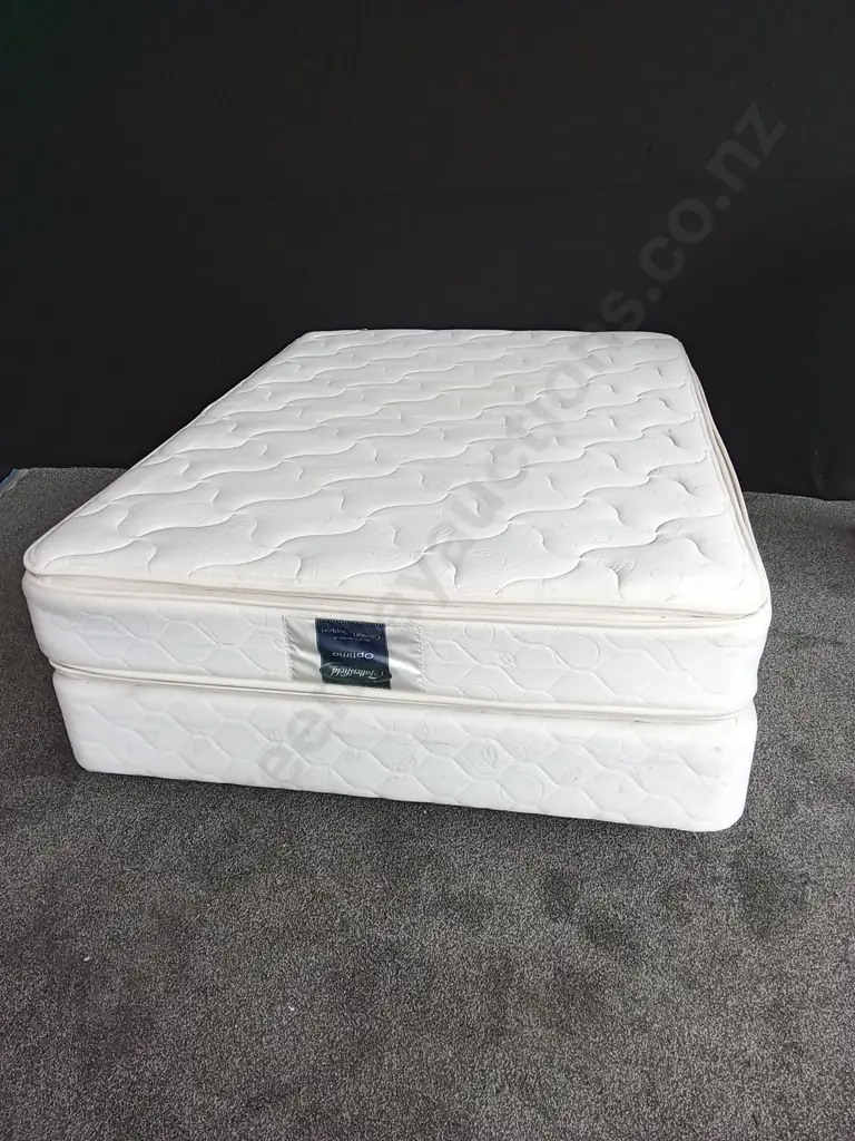 TATTERS FIELD OPTIMA DOUBLE BED WITH BASE Image 1++