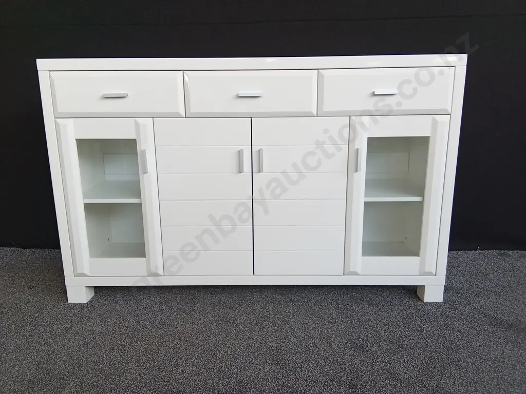 GLOSS WHITE SIDEBOARD, 3 DRAWERS, 2 GLASS DOORS, 2 CENTRE DOORS, SOFT CLOSE HINGES - EXCELLENT CONDITION Image 1++