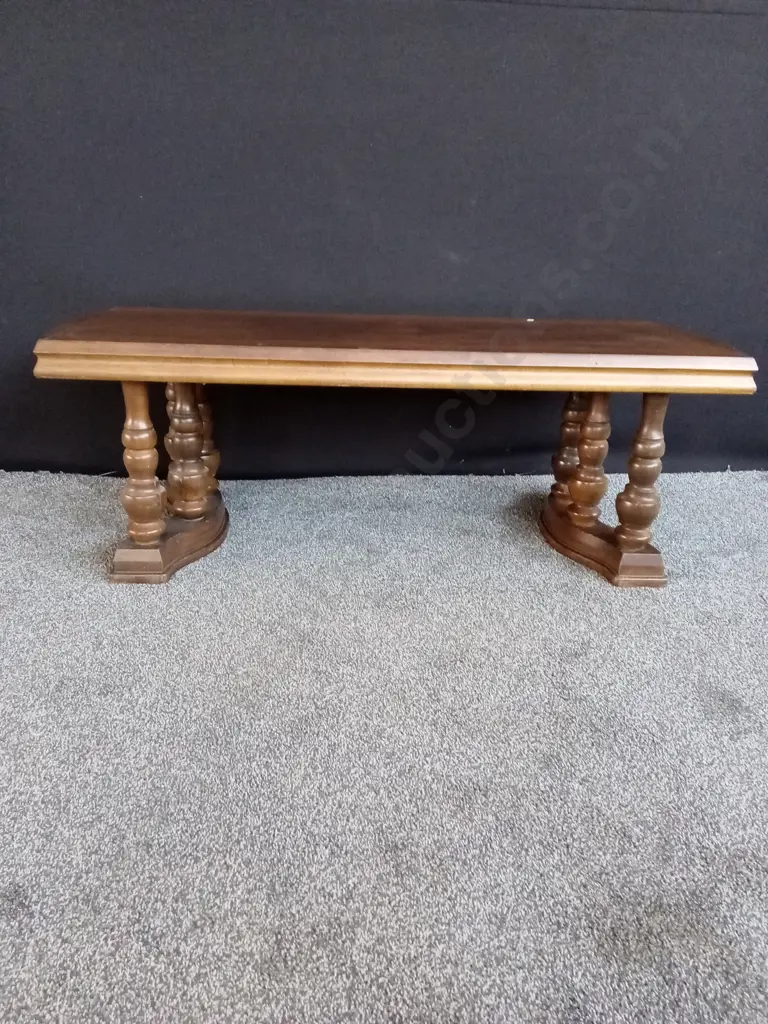 EARLY AMERICAN 50'S STYLE COFFEE TABLE Image 1++