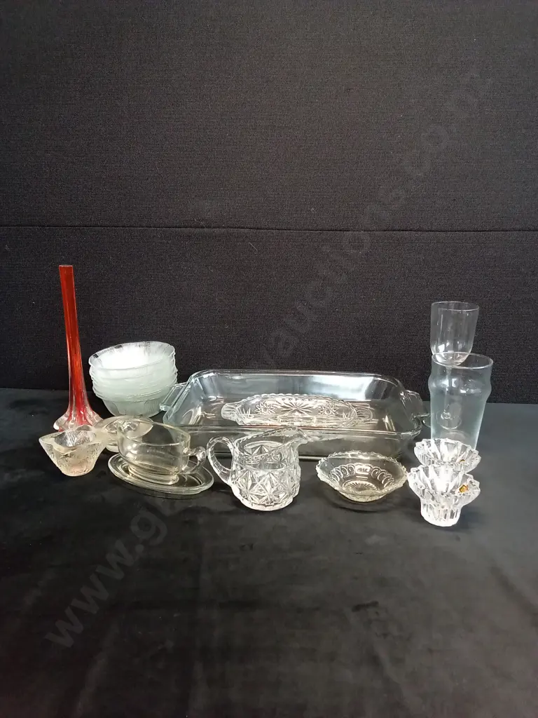 ASSORTED GLASSWARE Image 1++
