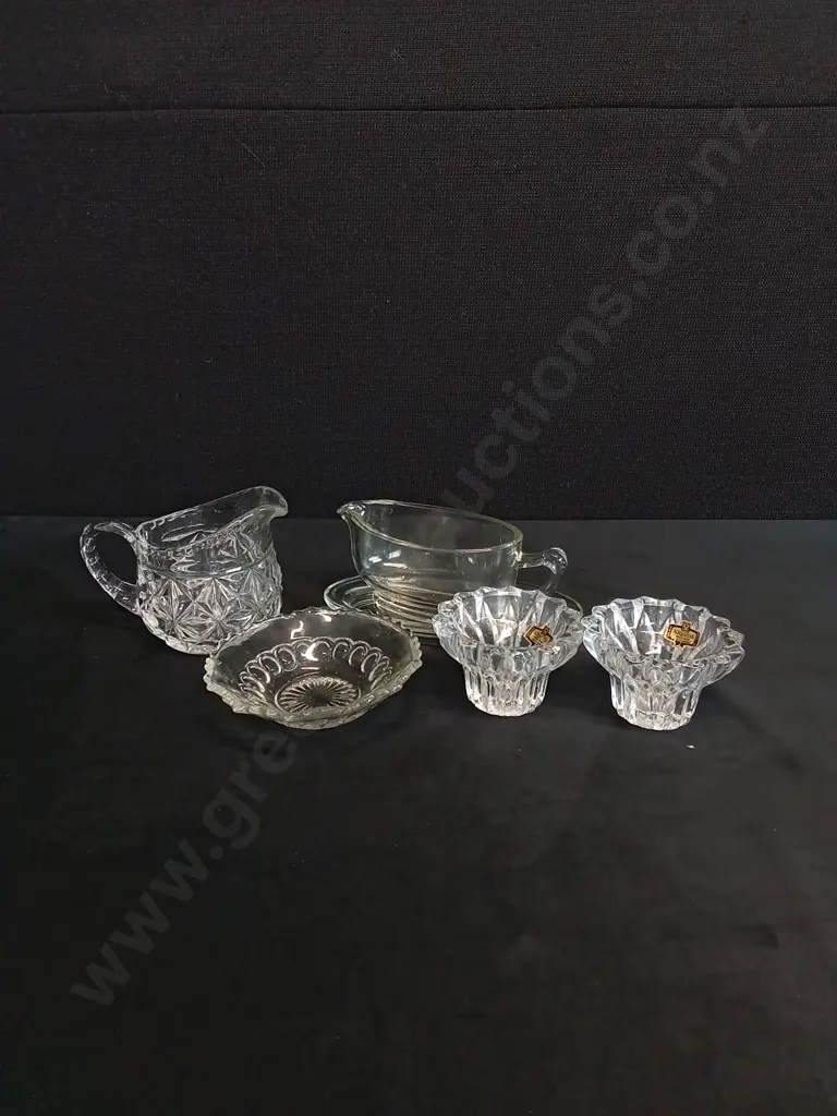 ASSORTED GLASSWARE Image 1++