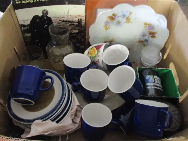 ASSORTED BOX OF CROCKERY Image 1++