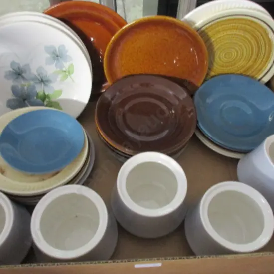 CROCKERY INCLUDING CROWN LYNN PIECES