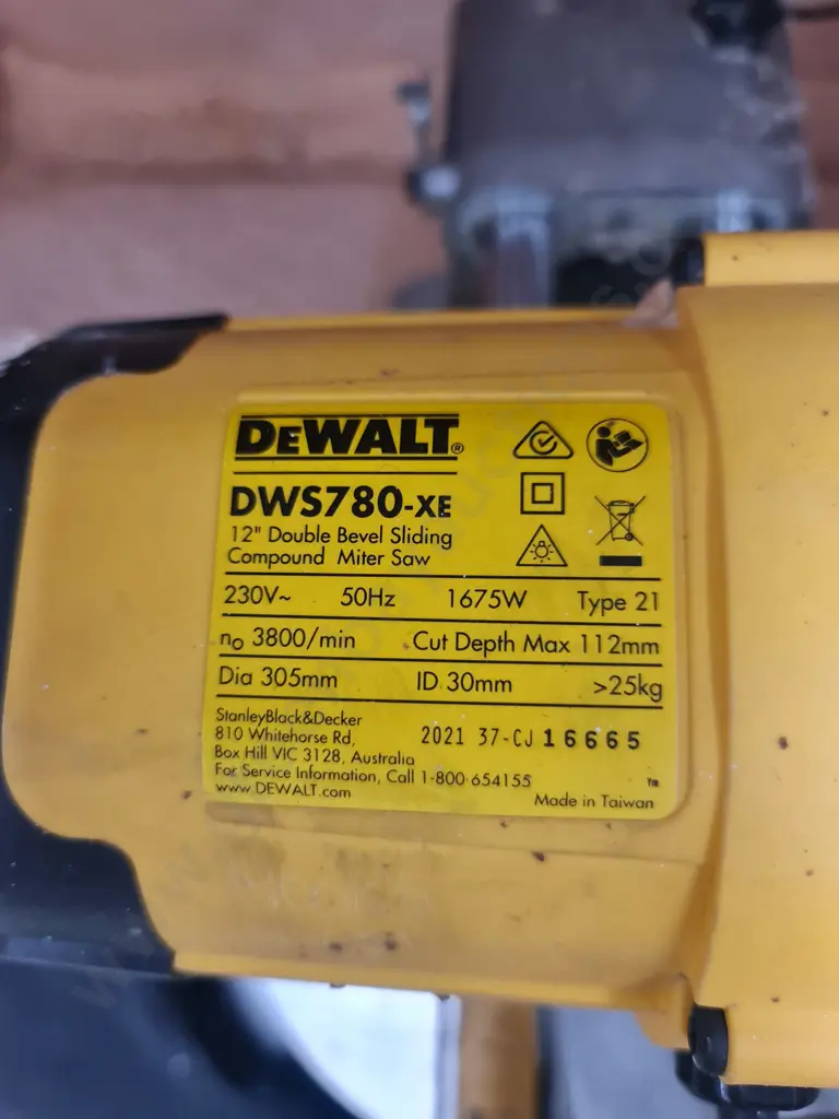 DeWalt Compound Mitre Saw Image 1++