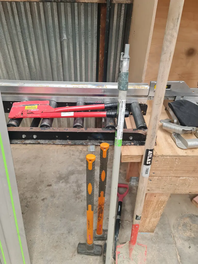 Assorted Tools Image 1++