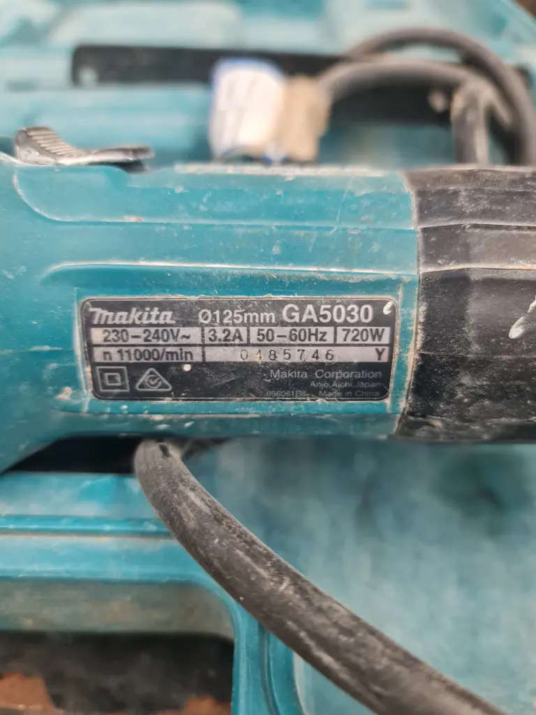 Makita Angle Grinder Image 1++