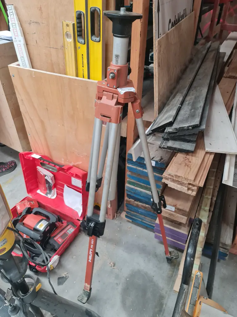 Hilti Crank Tripod Image 1++