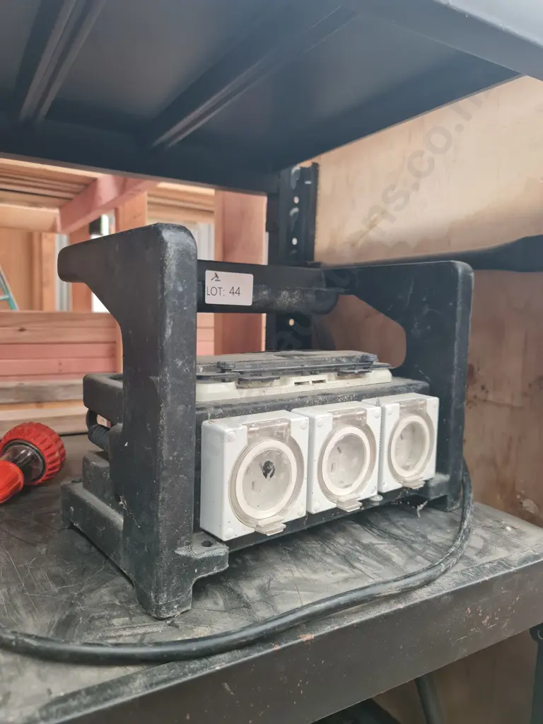 Nomad 6 Portable Socket Outlet Image 1++