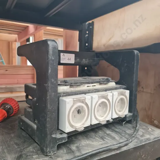 Nomad 6 Portable Socket Outlet