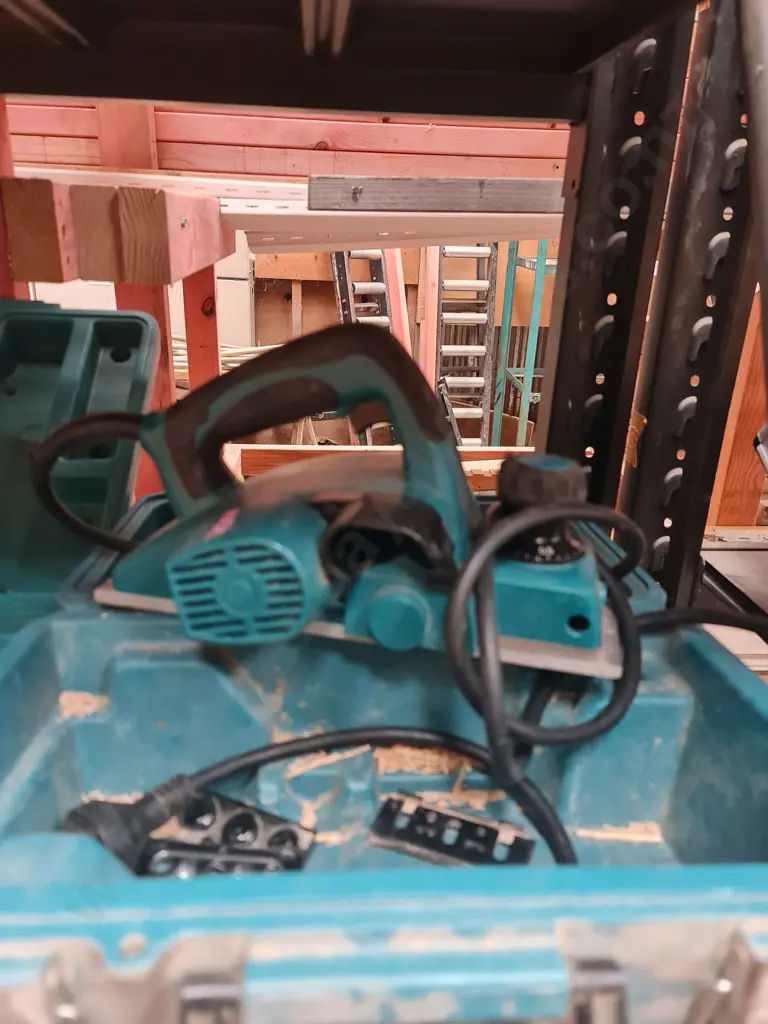 Makita 82mm Planer Image 1++