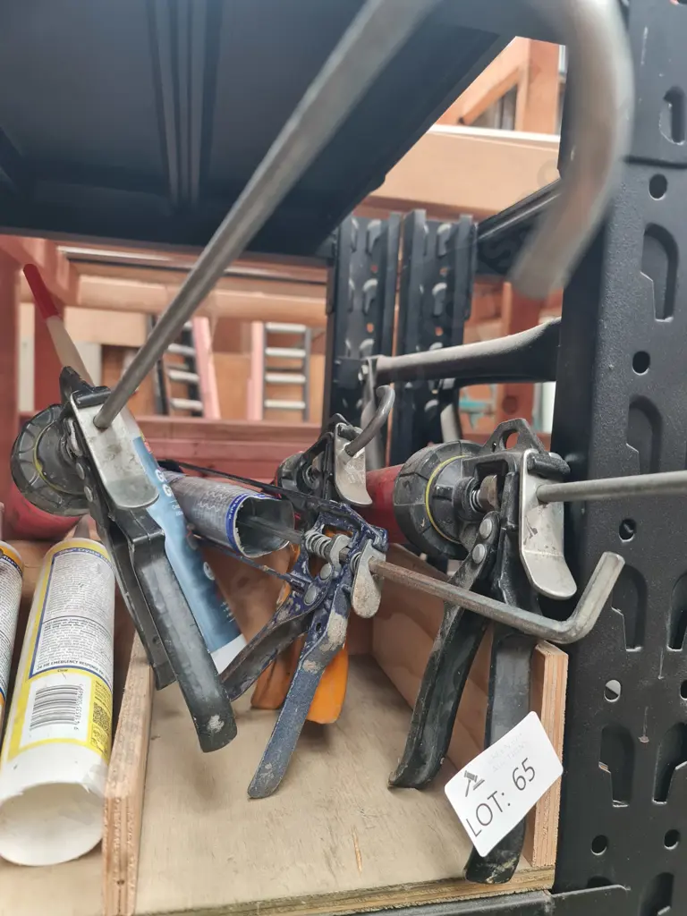 Caulking Guns Image 1++