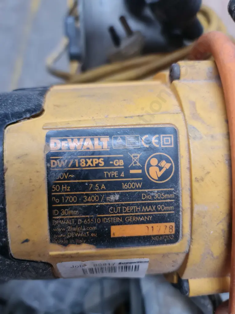 DeWalt Compound Mitre Saw Image 1++