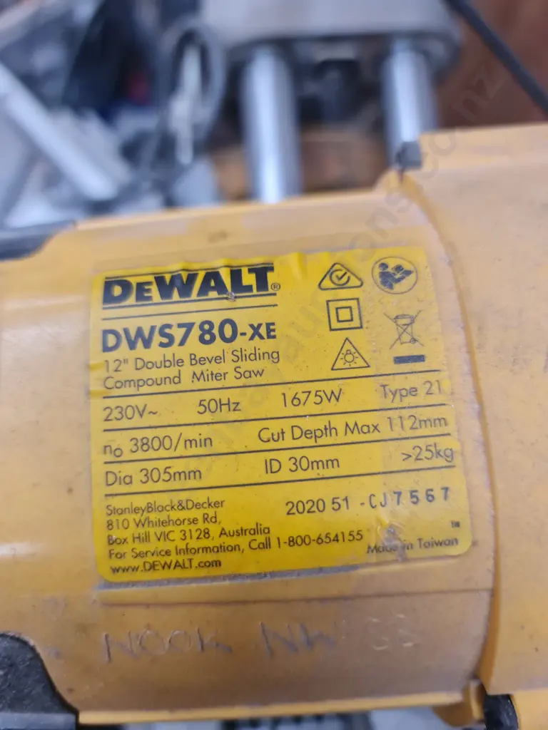 DeWalt Compound Mitre Saw Image 1++