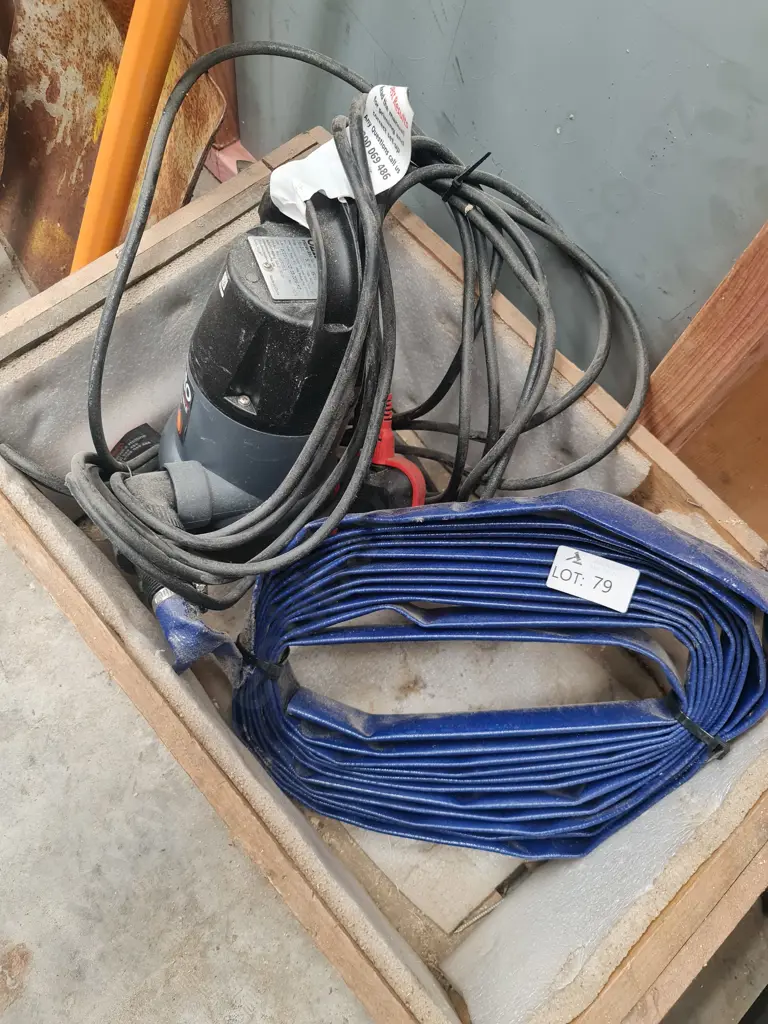 Ozito Submersible Pump Image 1++