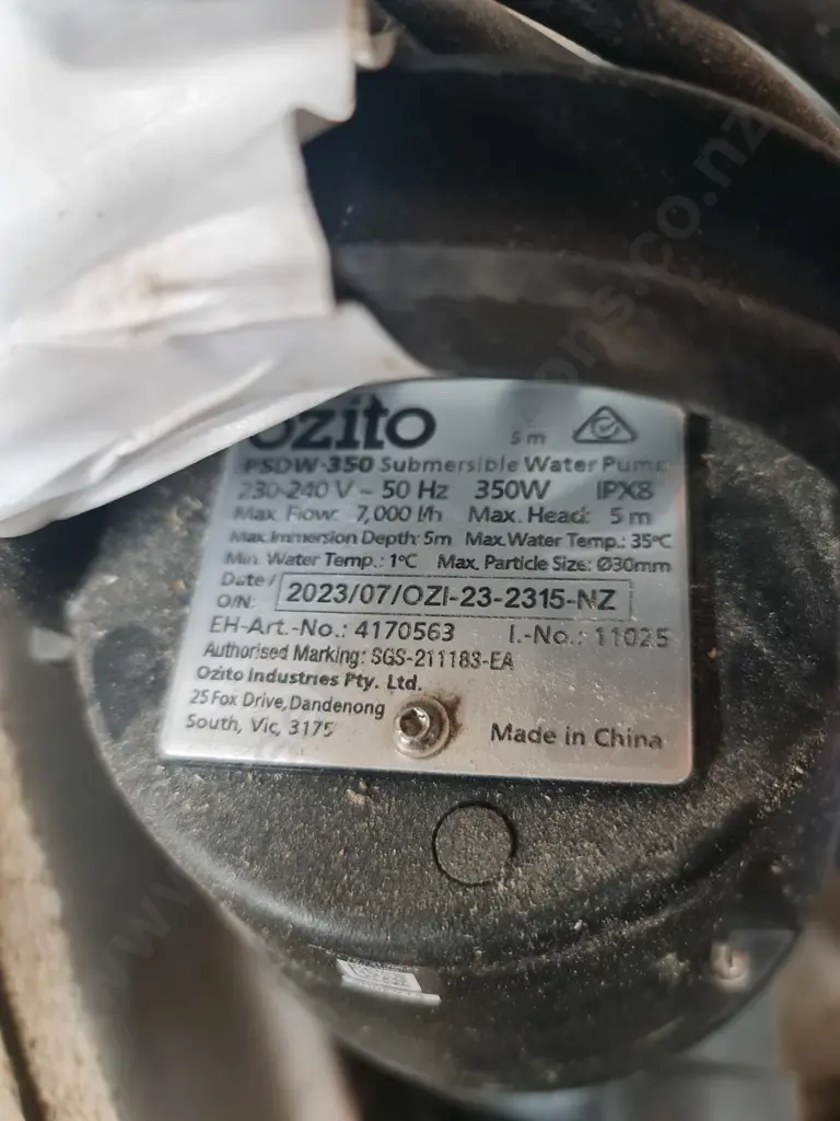 Ozito Submersible Pump Image 1++