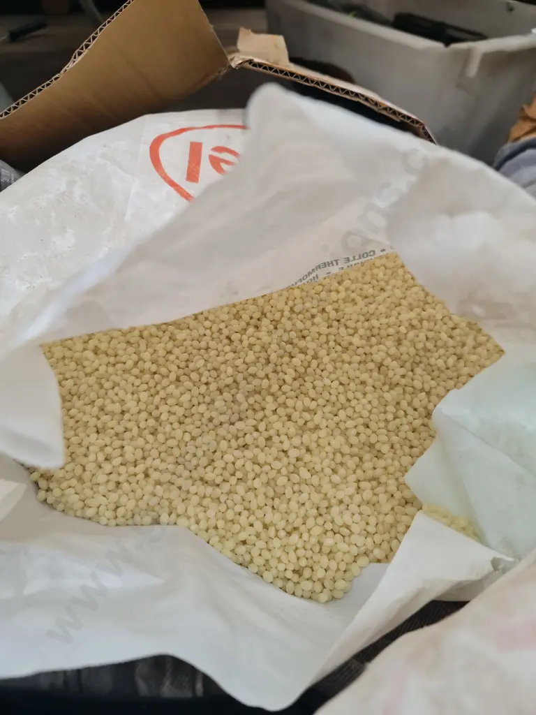 Henkel Plastic Beads Image 1++