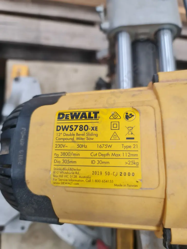 DeWalt Compound sliding Mitre Saw Image 1++