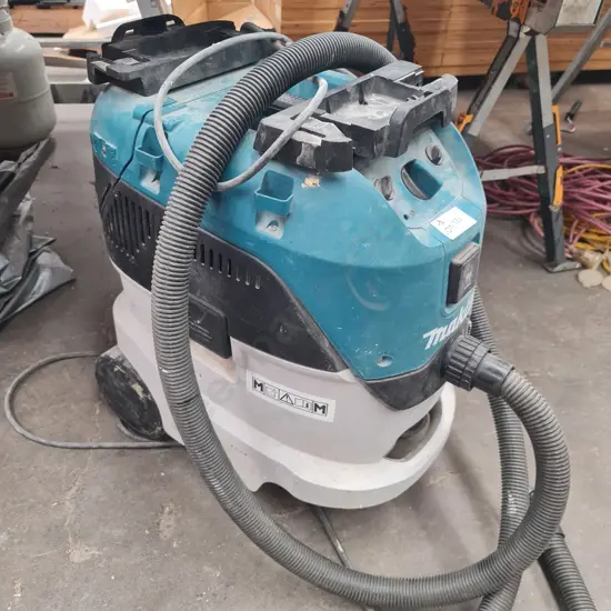 Makita Extraction Vacuum