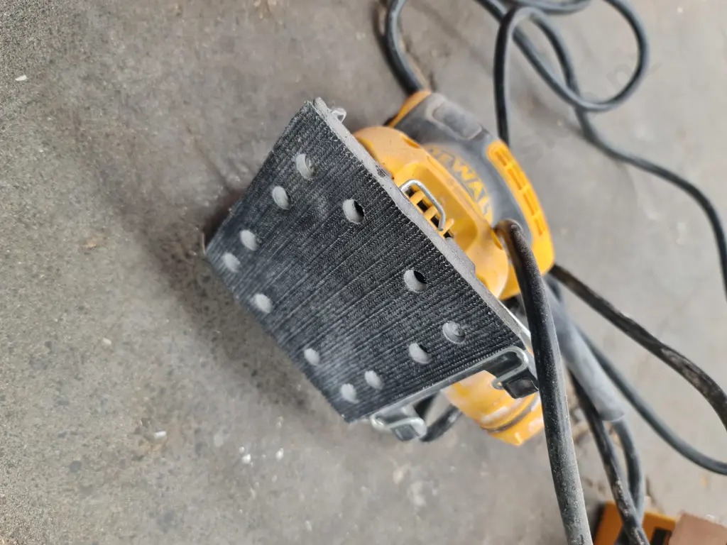 DeWalt Palm Sander Image 1++