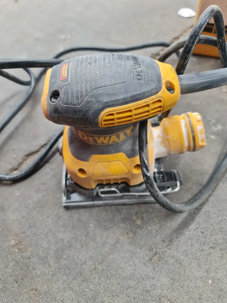DeWalt Palm Sander Image 1++