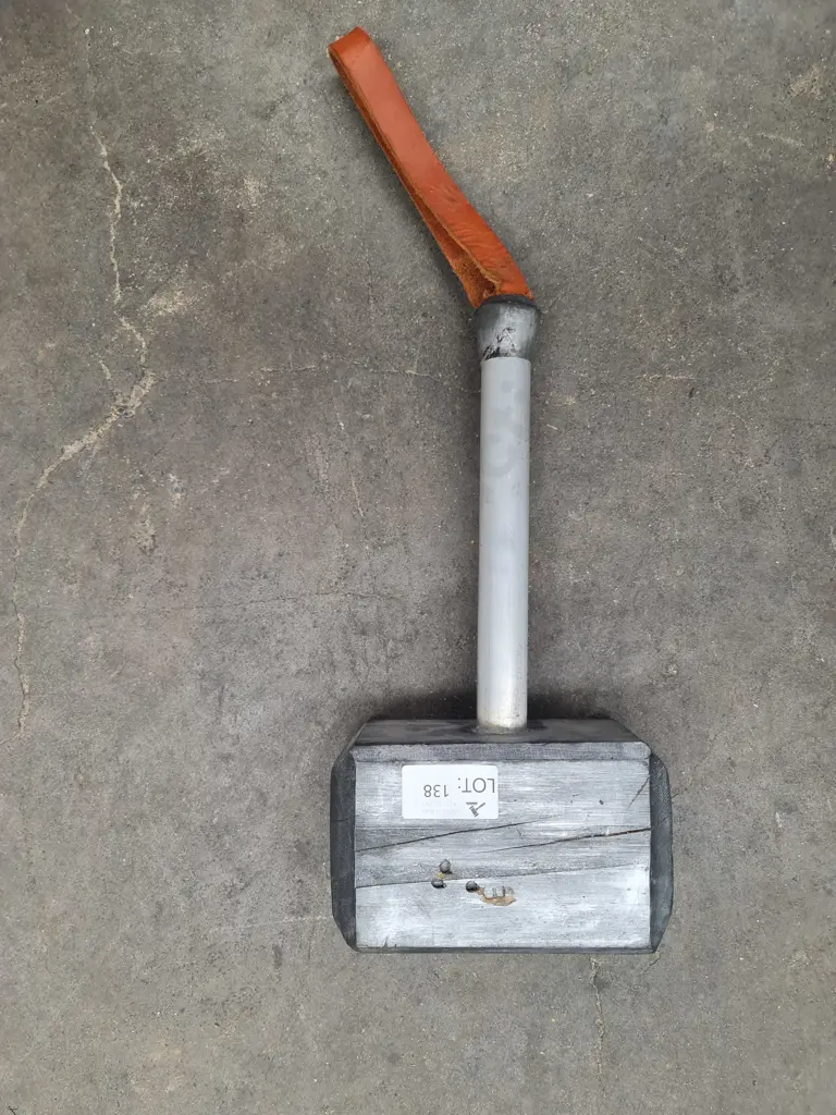 Replica of Mjölner Image 1++