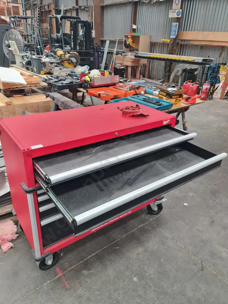 Milwaukee Mobile Workbench Image 1++