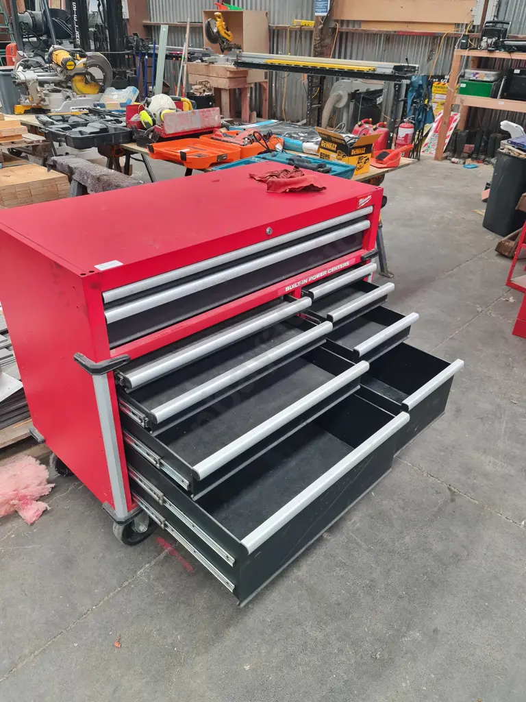 Milwaukee Mobile Workbench Image 1++