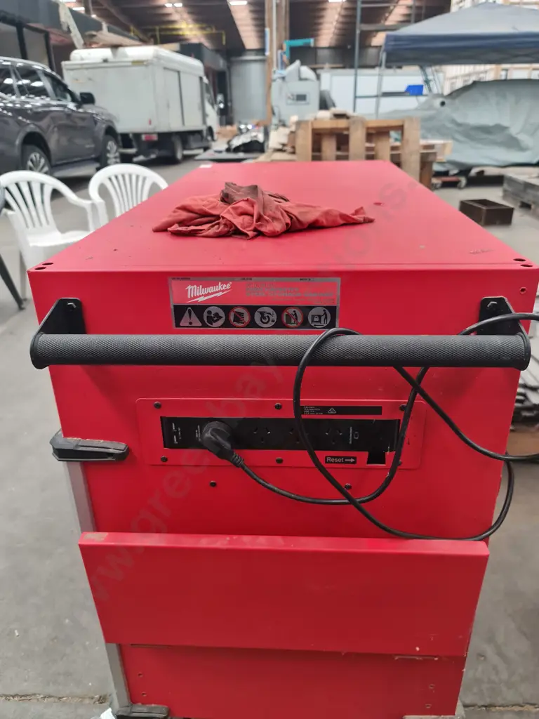 Milwaukee Mobile Workbench Image 1++