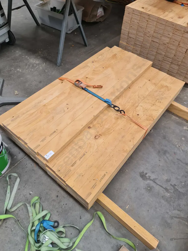 J Frame Laminated Timber Veneer Image 1++