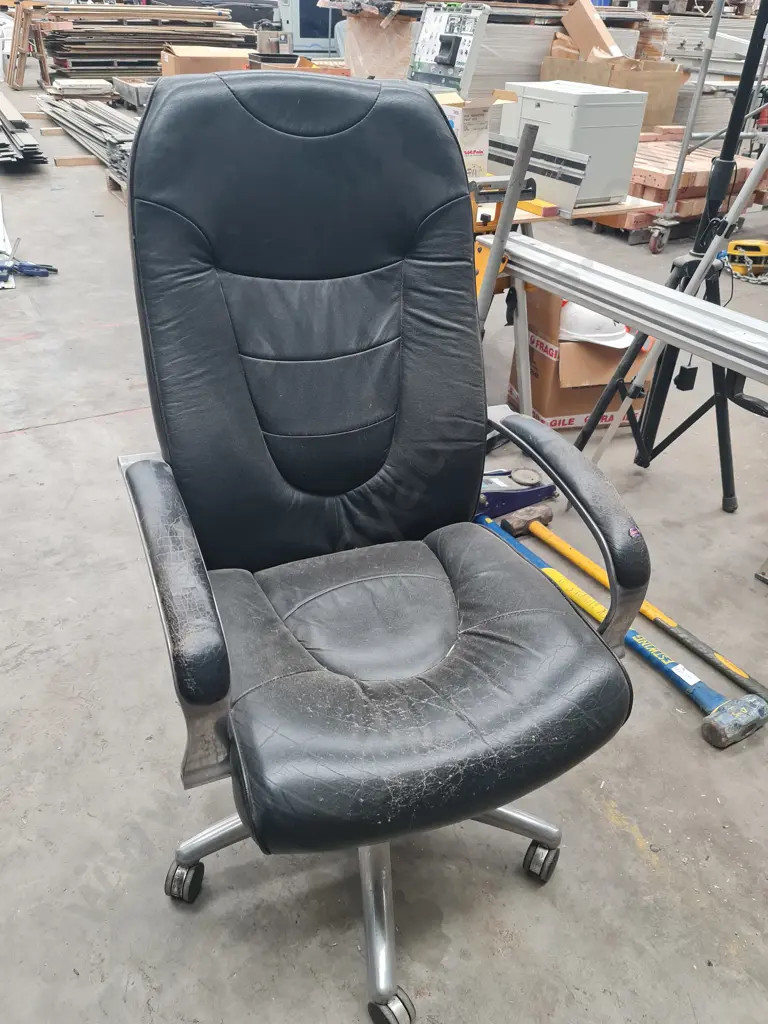 Small Work Desk and Executive Chair Image 1++