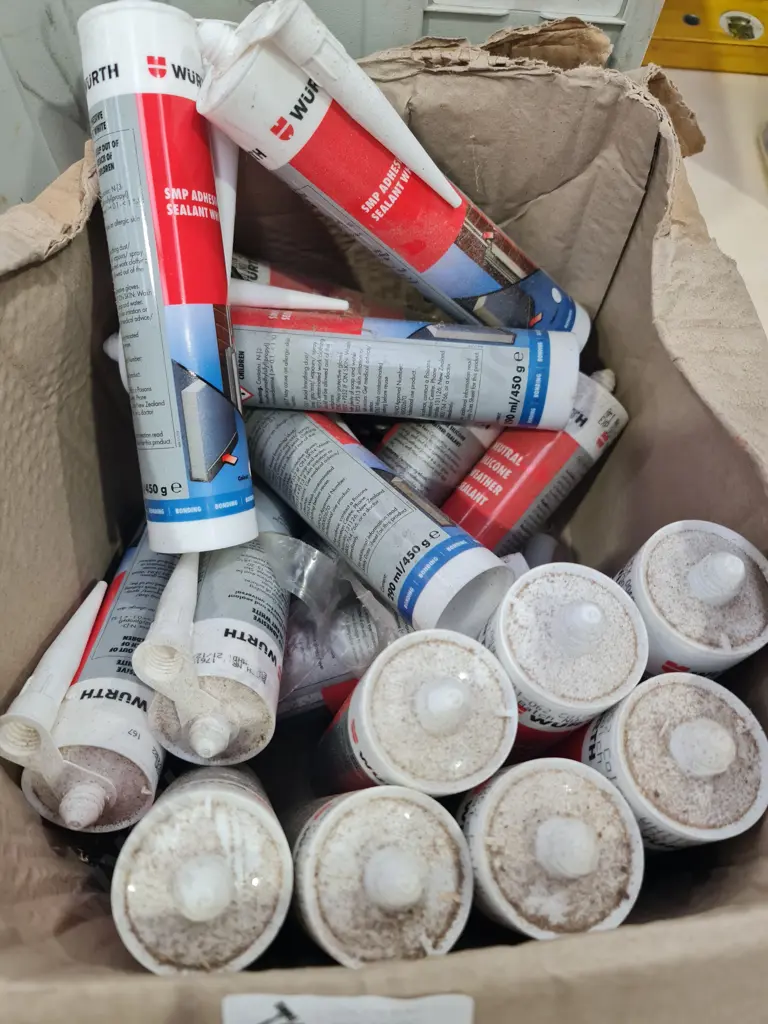 Box of Sealant Image 1++