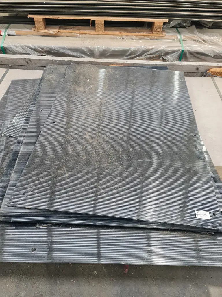 Black Tinted Corflute Image 1++