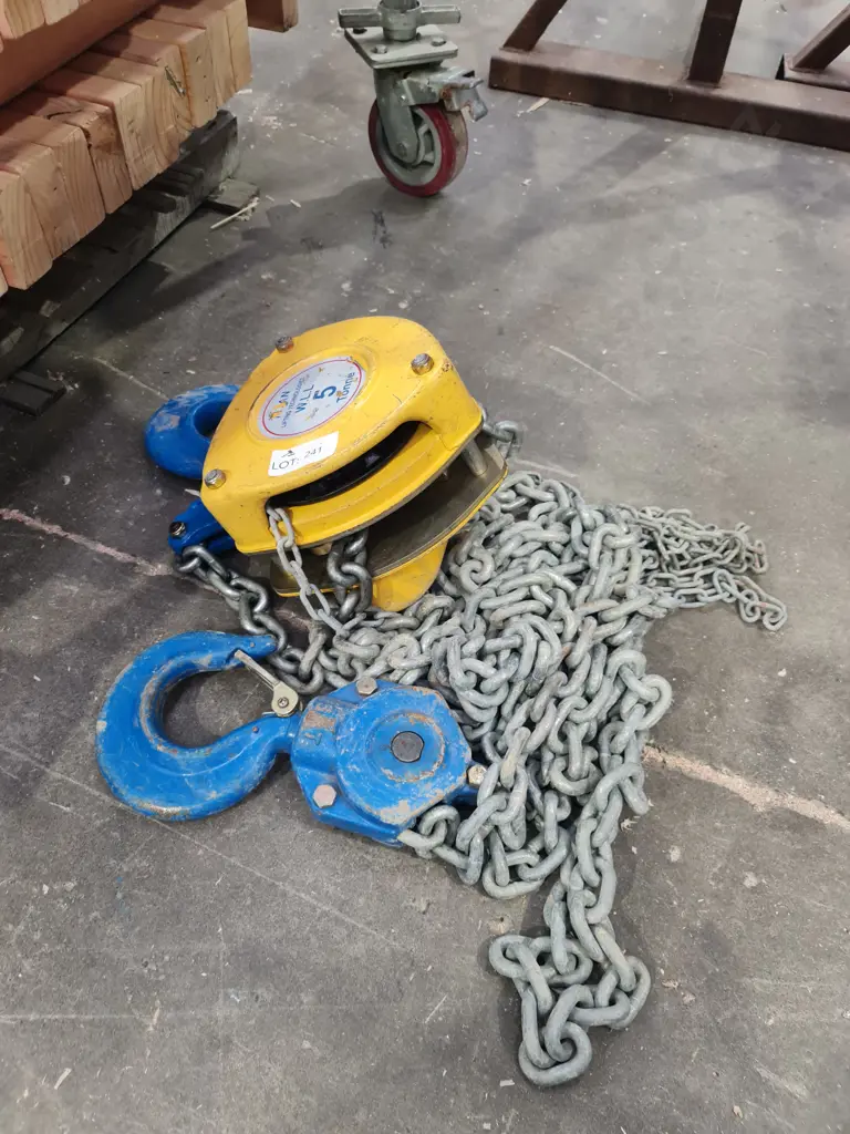 Titan Lifting Block and Chain Image 1++