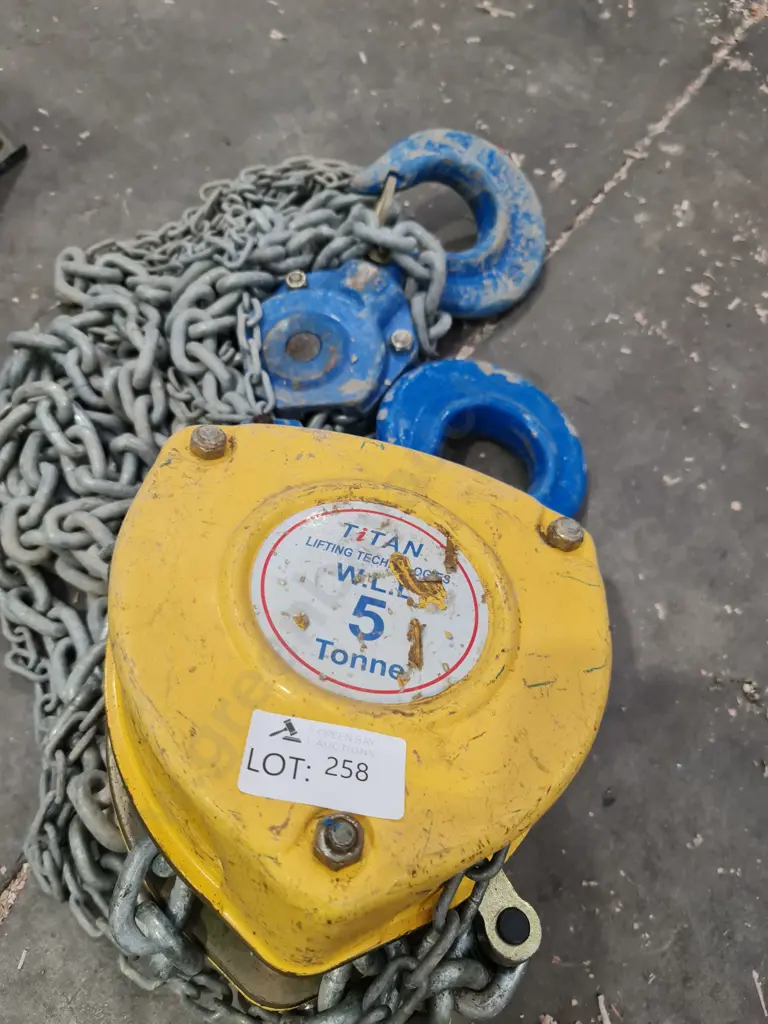 Titan Lifting Block and Chain Image 1++