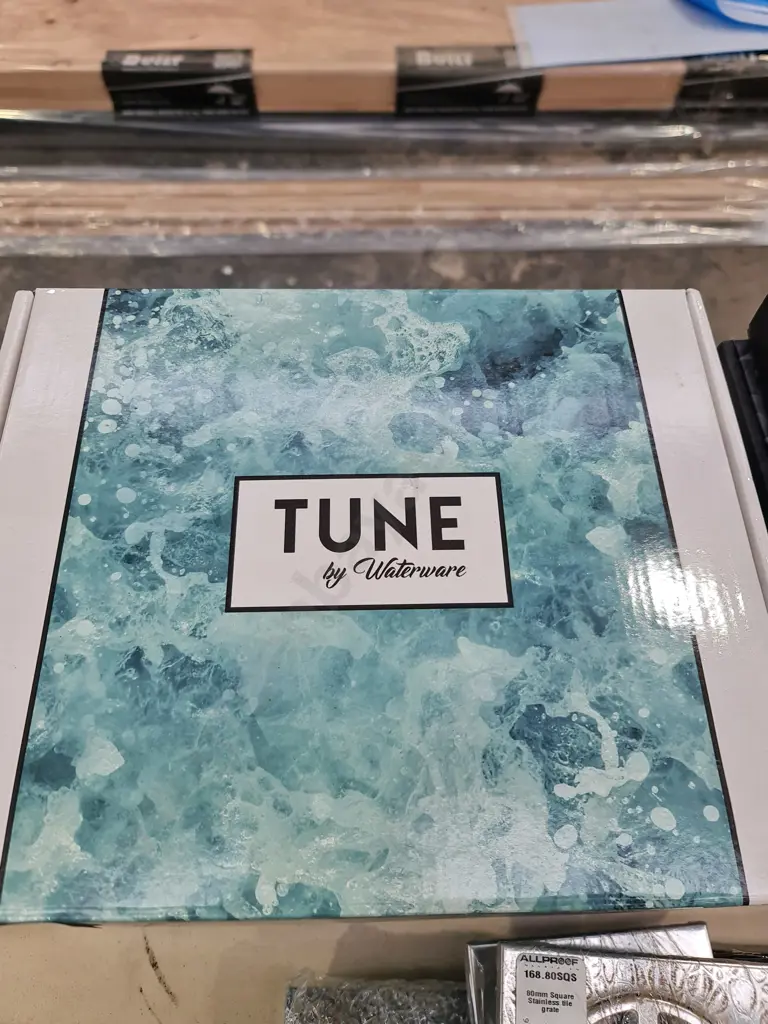 Wall mount basin mixer Image 1++