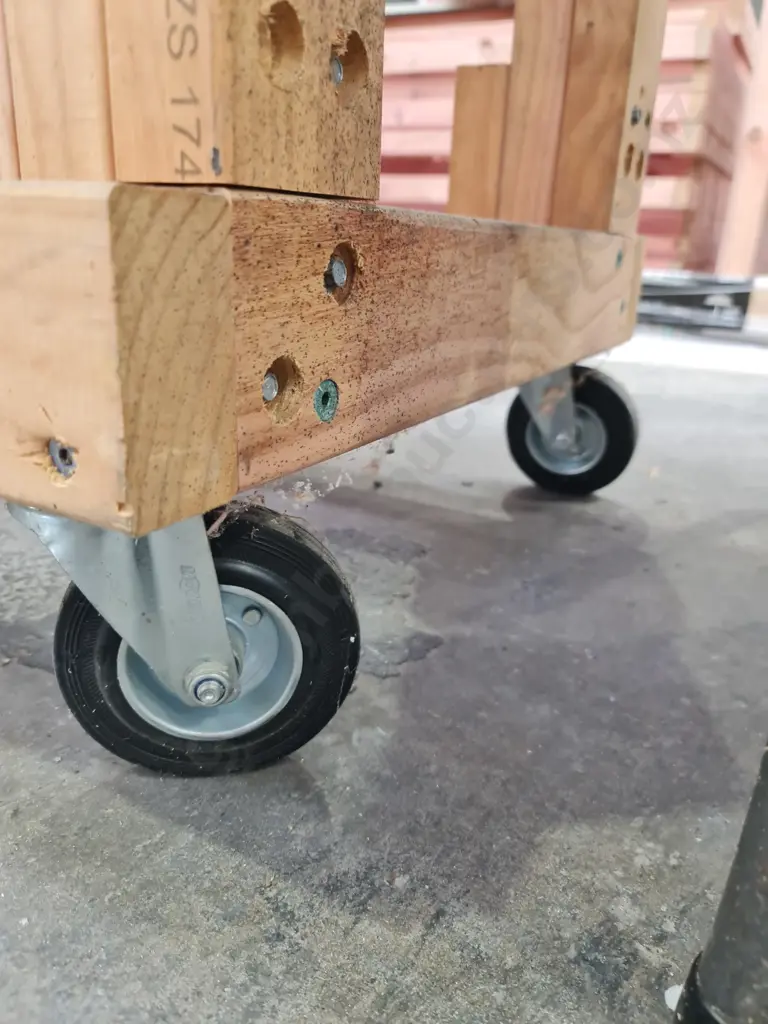 Rollaway bench Image 1++